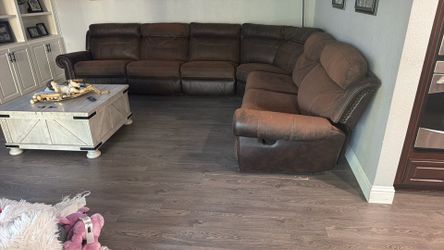 Couch 6 seat sectional /4 recliner sofa couch only $50