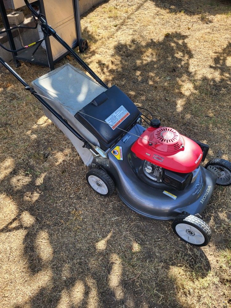 Honda Harmony II HRR216 Lawnmower