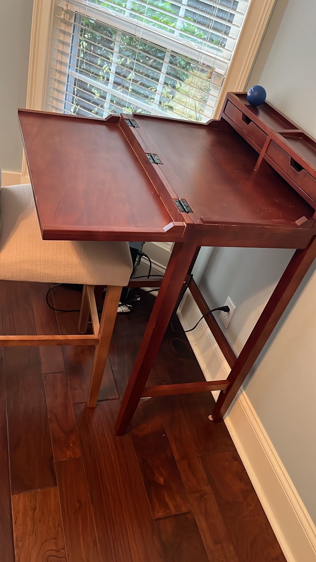 Compact Single Desk And High Chair