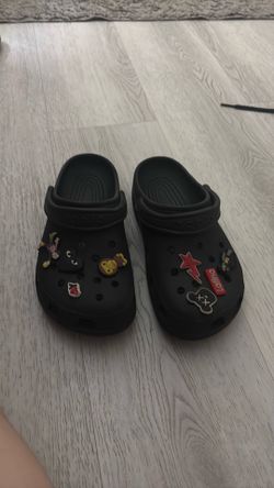 Size 7.5 black woman’s crocs