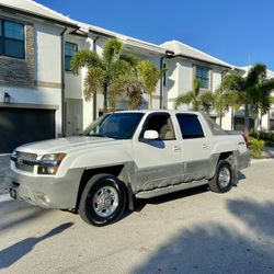 Chevy Chevrolet Avalanche 4x4 Like New 