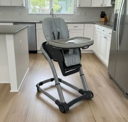 Graco Blossom 6-in-1 Convertible Rolling High Chair! Great condition! Retails $229.99