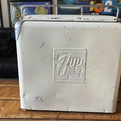 Vintage 7/up Ice Cooler