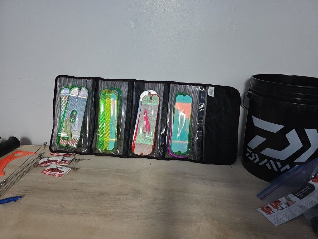 8 Trollong Flashers And Bag All New $100