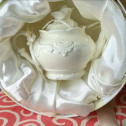 Mud Pie ceramic Victorian ornament