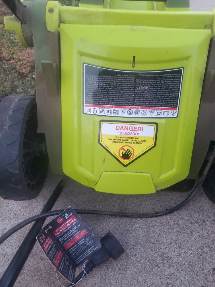 LAWN MOWER FREE NEEDS A REPAIR