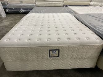 Queen size Sealy Posturepedic Plush Mattress + Boxspring