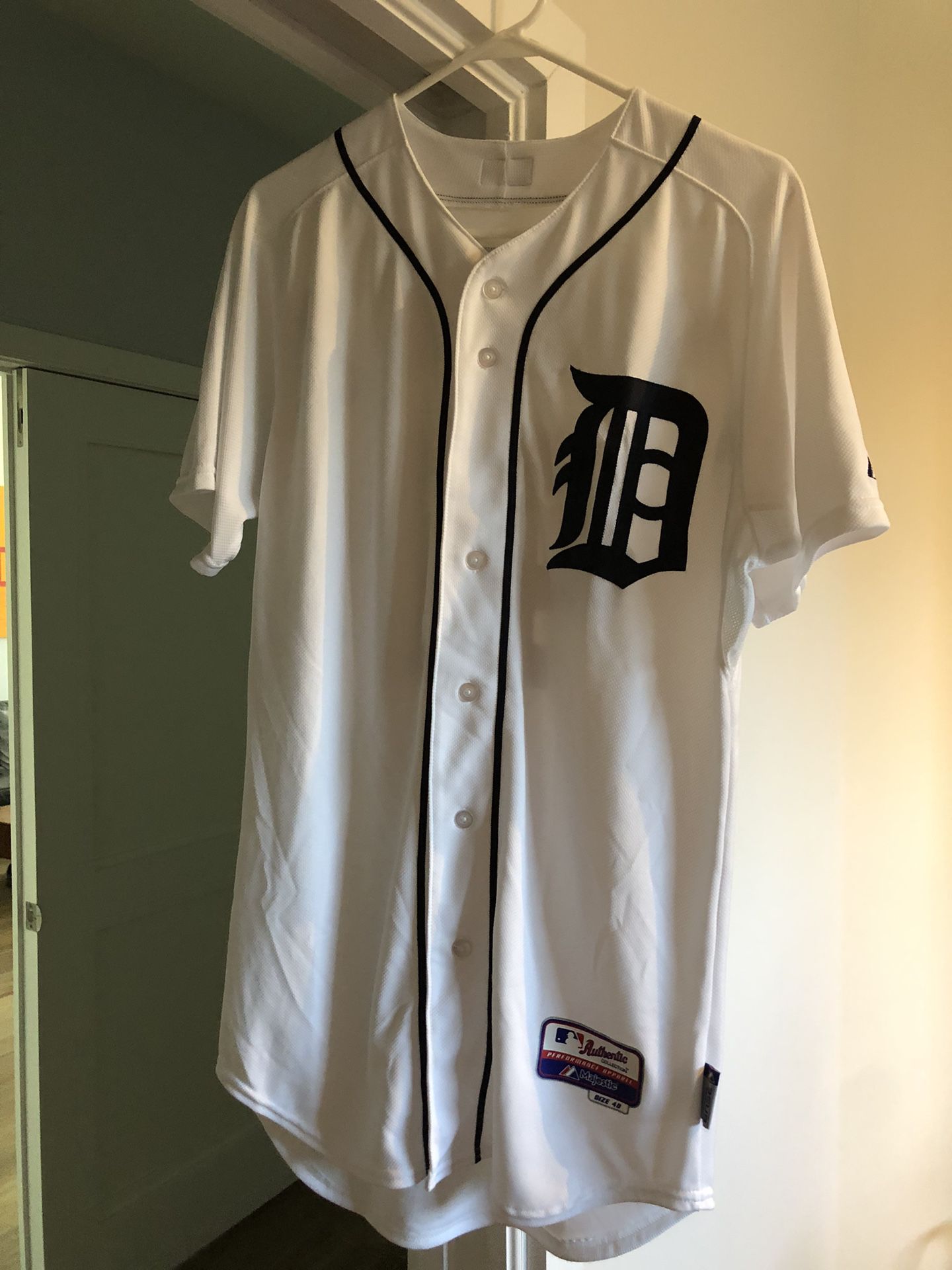 Detroit Tigers autographed Victor Martinez Jersey size 40 for Sale in  Miami, FL - OfferUp