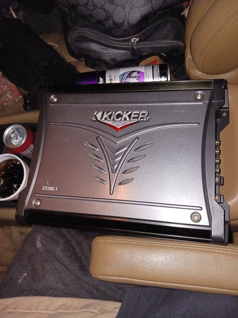 Kicker Zx300.1