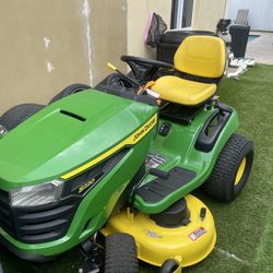 John Deer S220 Lawn Mower 22 Hp 42 Blade