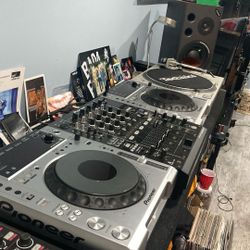 Dj System 3 Decks And A Mixer 