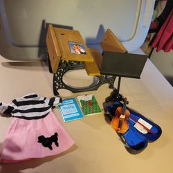AMERICAN GIRL DOLL VIOLIN,.DESK, OUTFIT AND ACCESSORIES 