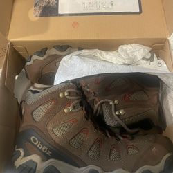 New Obōz Hiking Boots