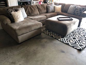 Sectional no ottoman.