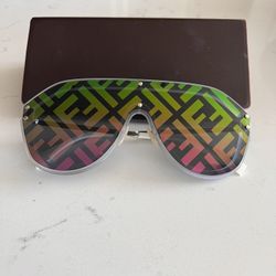 Fendi x Nicki Minaj’s Fendi Rainbow Print Logo Sunglasses