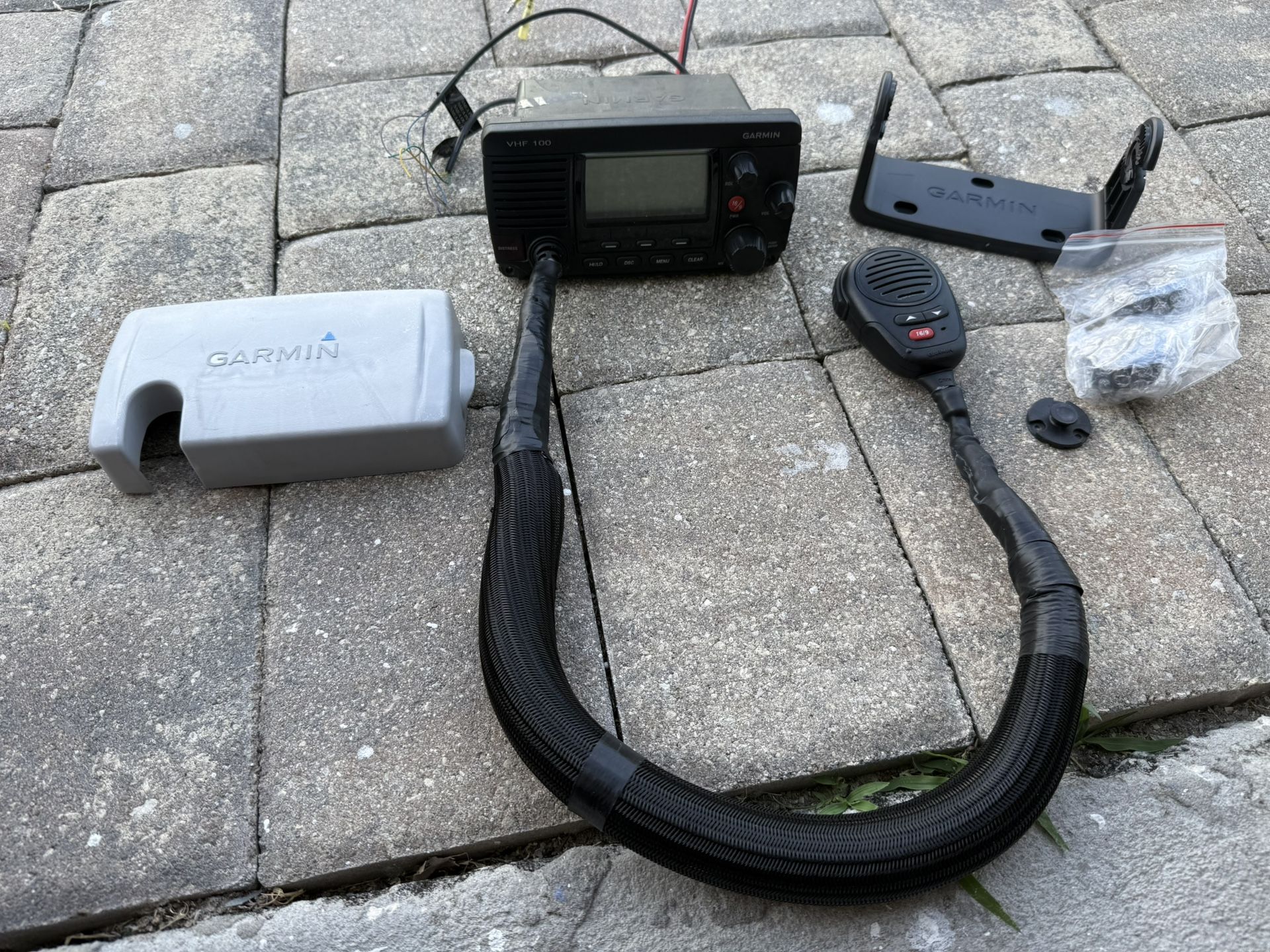 Garmin VHF 100