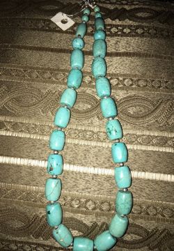 Necklace size vary