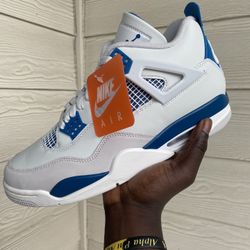 Air Jordan 4 ‘Military Blue’ size 10.5