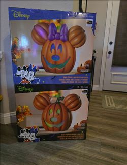 Mickey and Minnie Mouse pumpkins