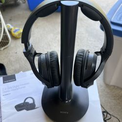 PreOwned Sony MDR-RF995RK Wireless Stereo Headphone System.