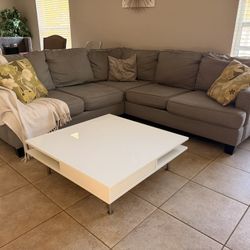 Sectional/ Couch/ Mueble