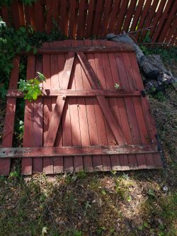 Cedar Fence Panels. 8 Panels, 1 Gate 5 Feet Tall