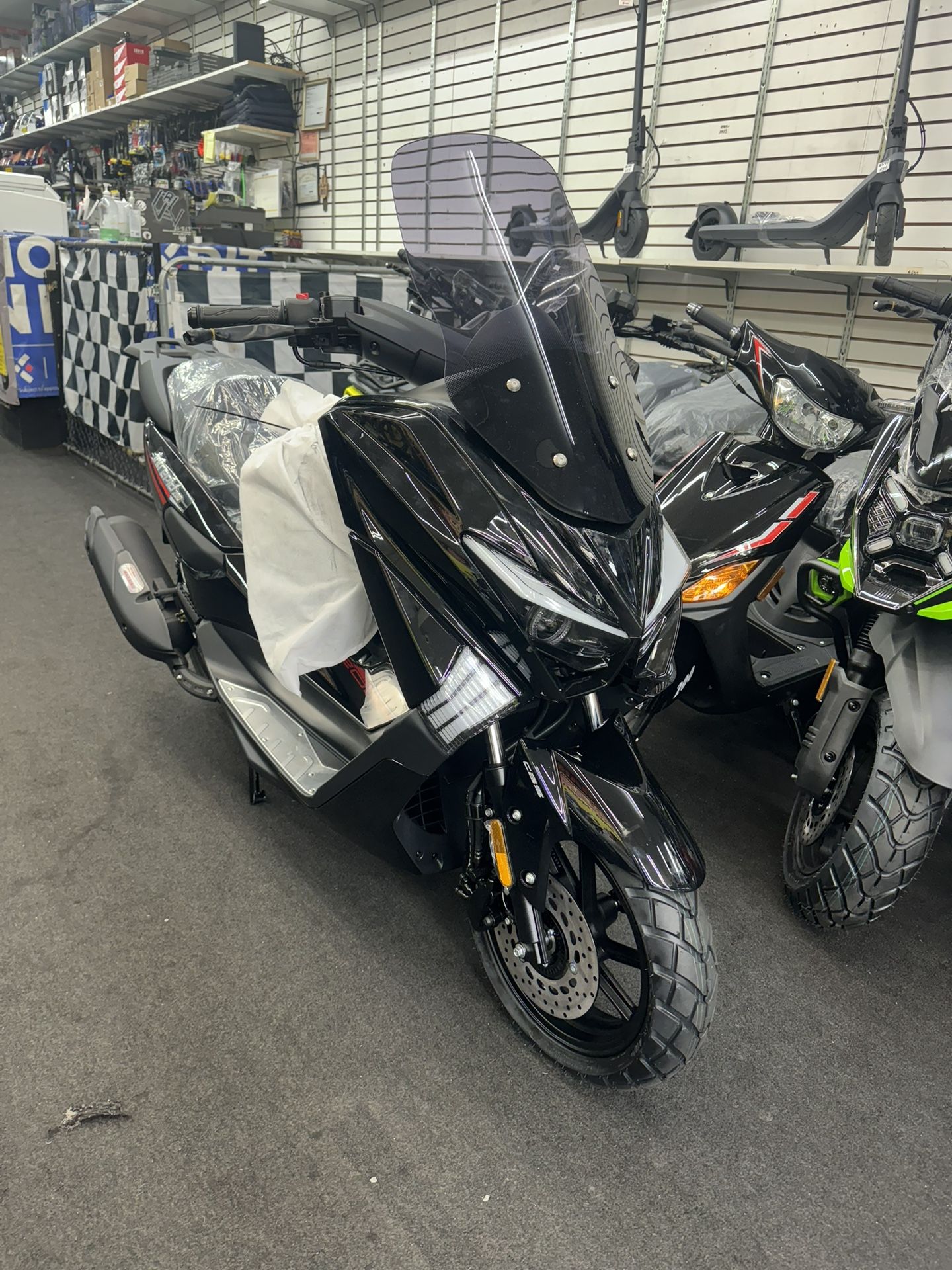 Brand New Interpid 200cc Gas Scooter