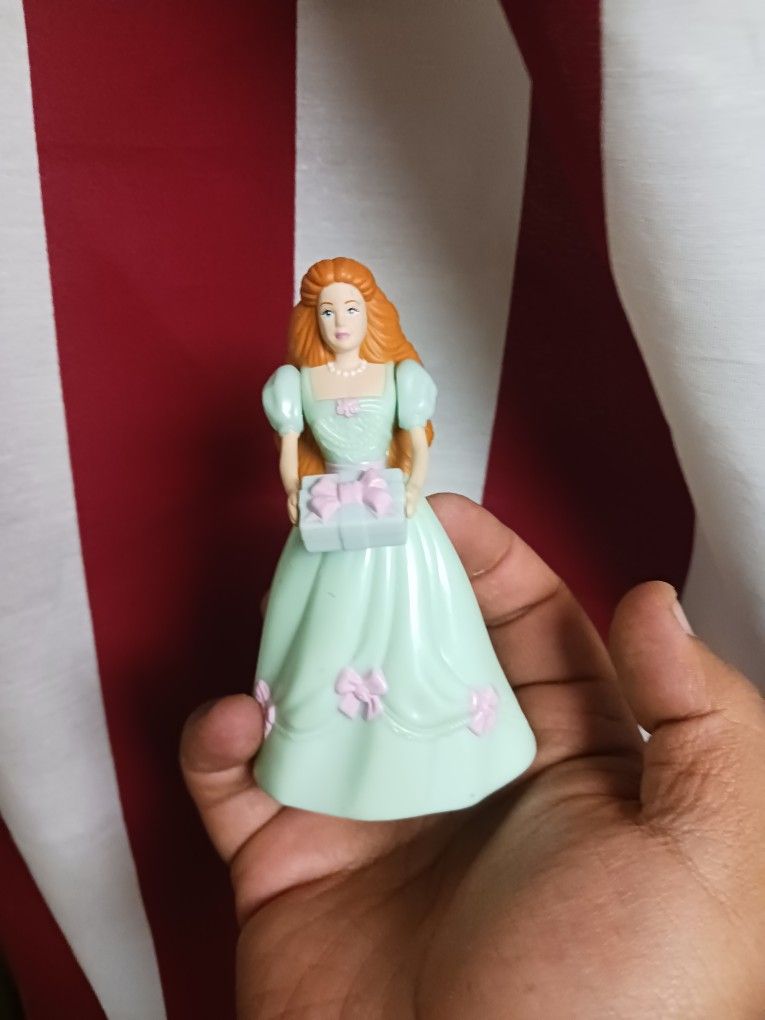 Vintage 2000 Barbie birthday gift Mcdonalds toy Mattel