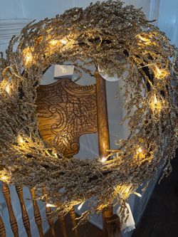 Pre-Lit Christmas Wreath