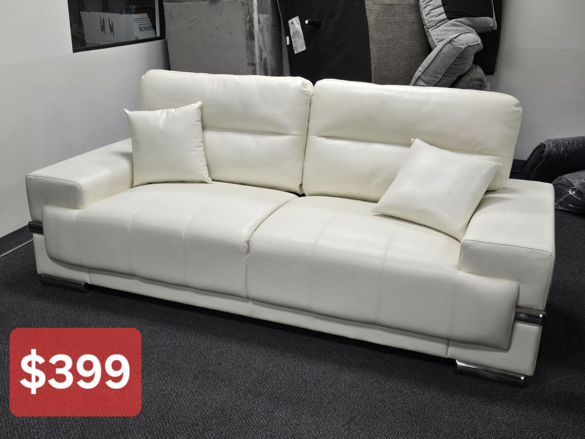 WHITE LEATHER MODERN COUCH 🚚🔥