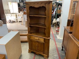 Three Shelf Corner Hutch 