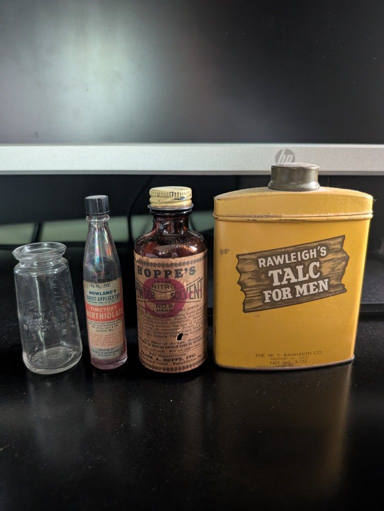 Vintage Antique Household Collectible Bottles
Nowland's direct applicator tincture merthiolate
Rawleighs talc for men
Hoppe's nitro powder solvent n