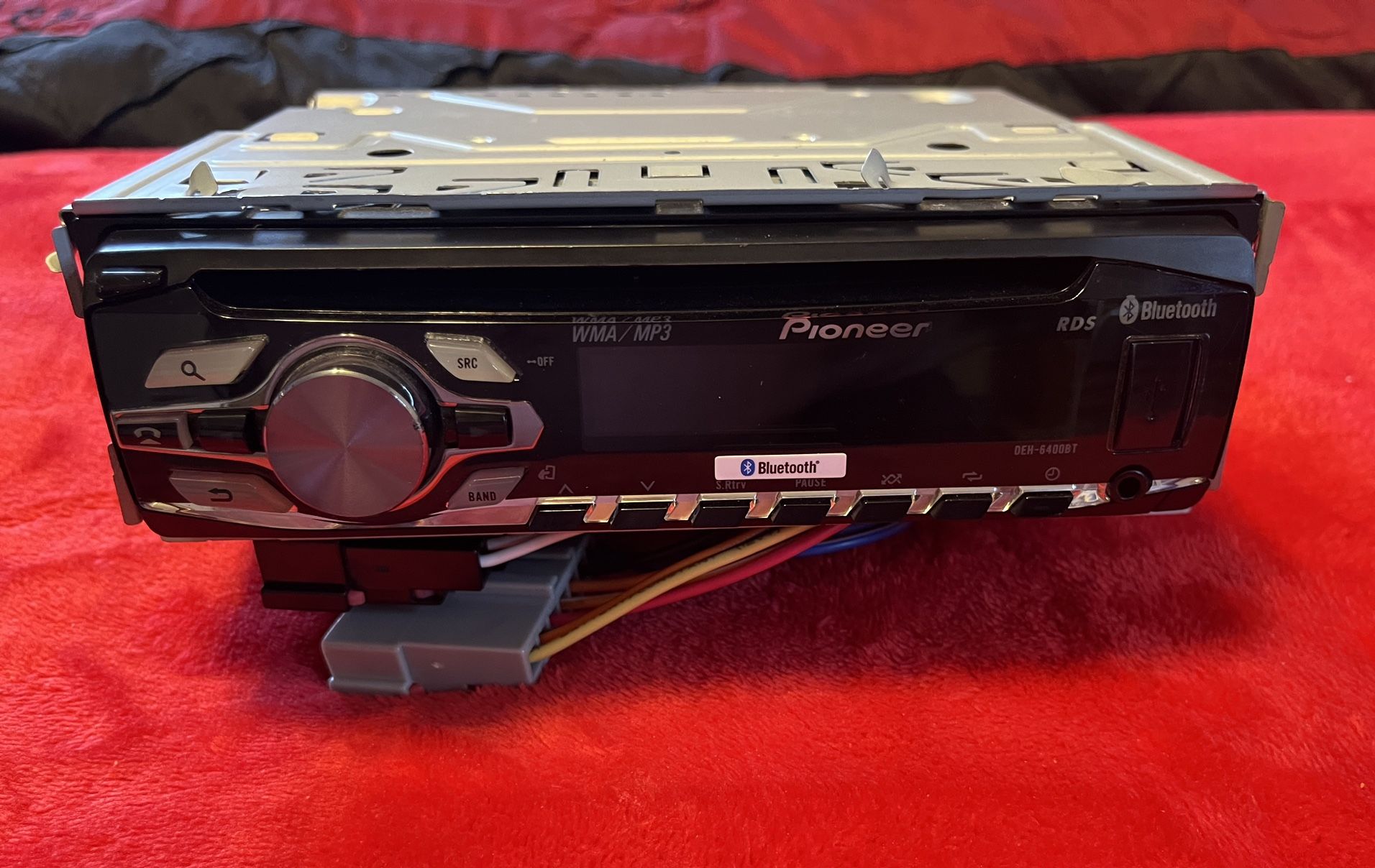 Pioneer DEH - 6400 BT Car Stereo