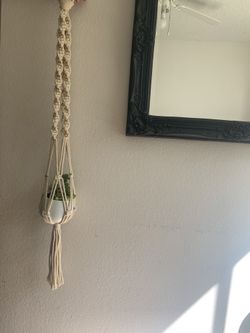 Macrame plant hanger