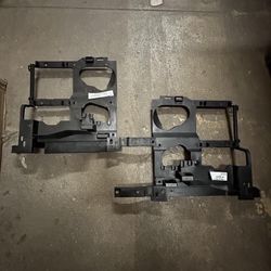 99-02 Silverado 01-06 tahoe headlight mounting bracket left right pair