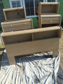 Queen bed set. Good condition , No Bed bugs