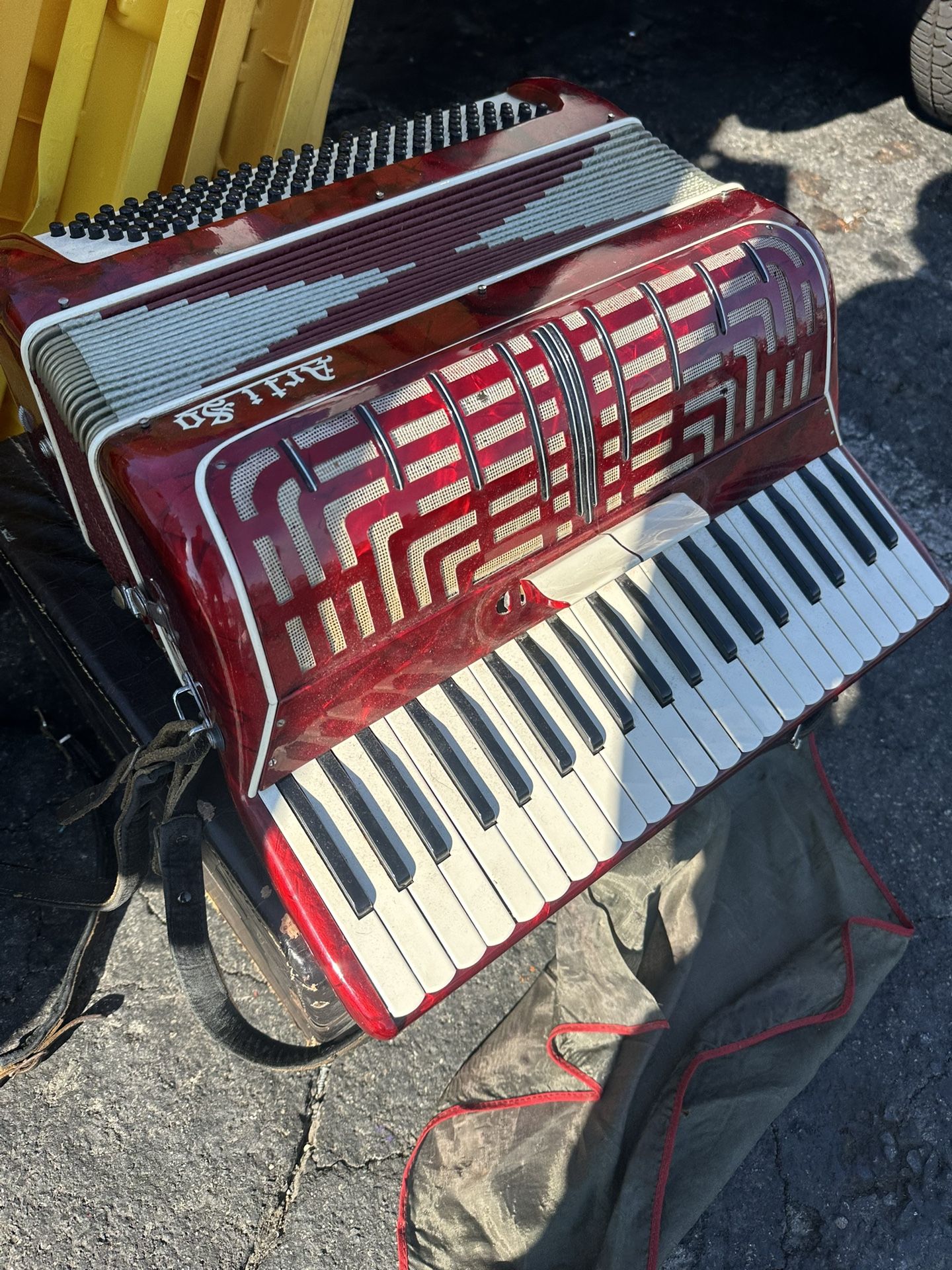 Vintage Accordion  Artiso Made In Italy 