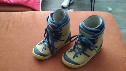 Burton Moto snowboarding boots women's size 7