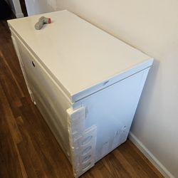 GE Chest Freezer 7.0 Cubic Feet 