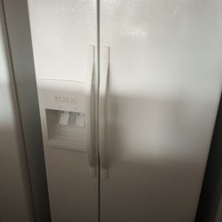 Whirlpool Side By Side Refrigerator White Excellent .Warranty  . Delivery Available . 2203 Fowler St. 33901
