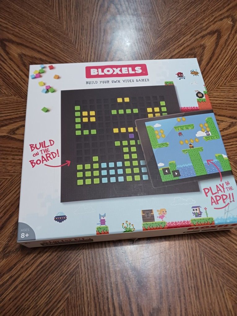 Bloxels: Build your own video game. Game board Bloxels.