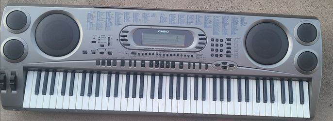 Casio  WK-1630 Keyboard with stand and Gig bag