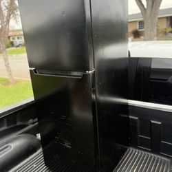 Insignia Top Freezer Refrigerator Apartment Size