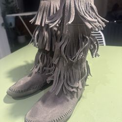 Minnetonka 3-layer Fringe Boots in rare grey color