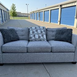 FREE DELIVERY 🚚🚛🚚 Awesome Lazy boy Couch