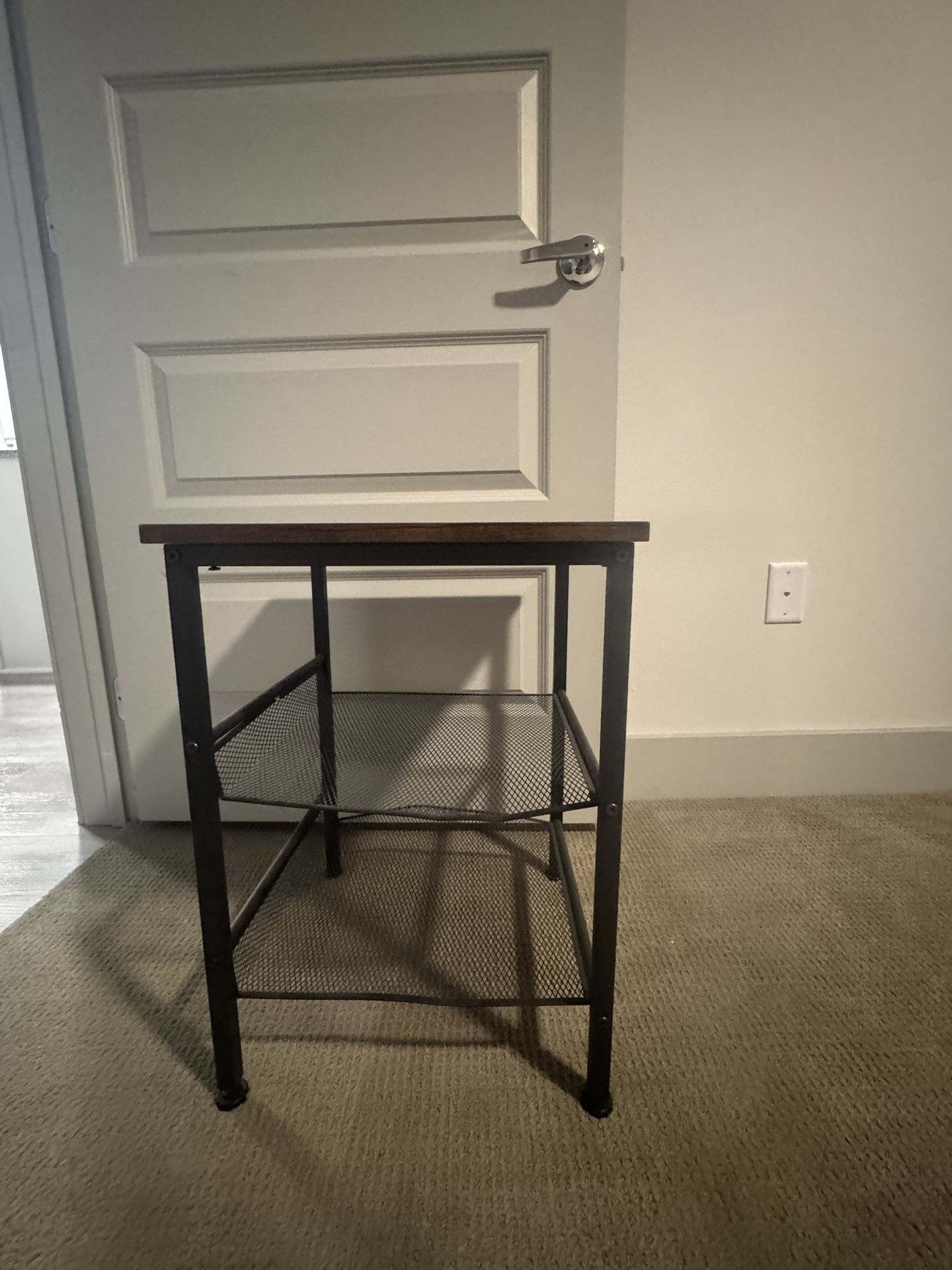 FREE 2 Side Tables / Nightstands – Pickup ASAP