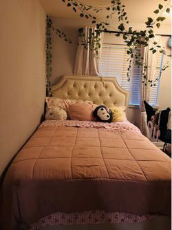 Beige Queen bed base with 4 drawers and matress included