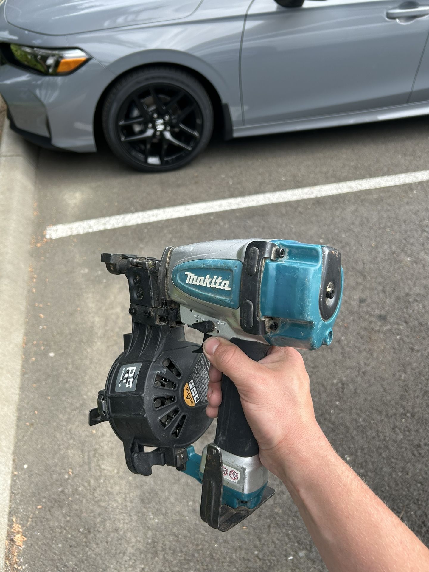 Coil Roofing Nailer Makita