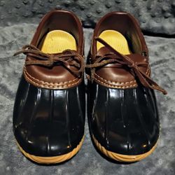 Duck  Shoes   Size 7      ( Never Worn)