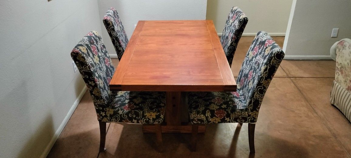 Thick Dining Room Table Solid wood With 4 Chairs